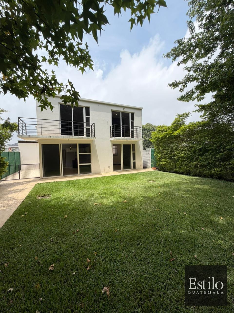 Preciosa Casa En Alquiler Fontana Km 25 — Casa en Alquiler en La Fontana I, Carretera a El Salvador, Guatemala, Ciudad — foto 1 de 10