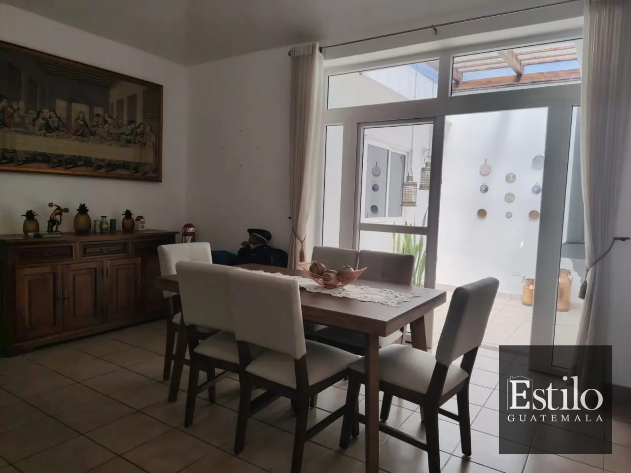 Preciosa Casa con Jardín CAES — Casa en Venta en Carretera a El Salvador, Guatemala, Ciudad — foto 3 de 12