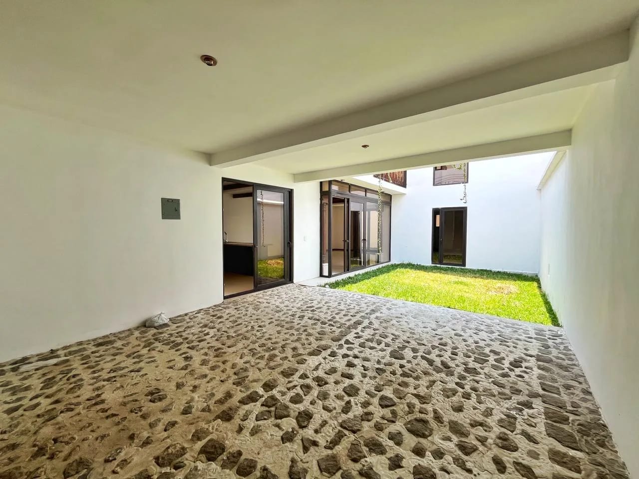 Villa San Juan hermosa casa colonial a minutos de Antigua Guatemala — Casa en Venta en Antigua, Sacatepéquez — foto 2 de 10