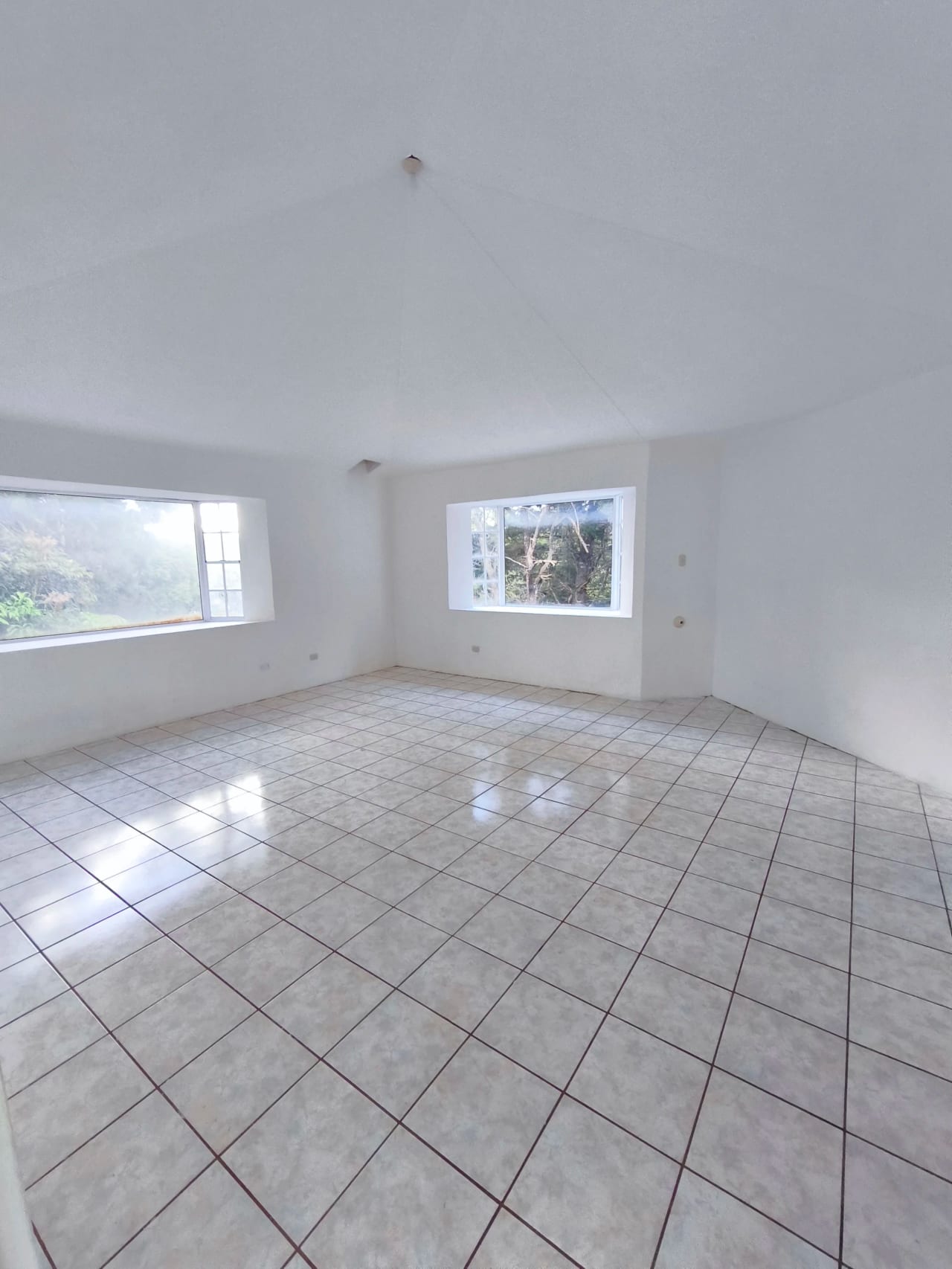 Hermosa Casa en Venta, Lomas de San Rafael, Km. 16.5 CAES — Casa en Venta en Lomas de San Rafael, Carretera a El Salvador, Guatemala, Ciudad — foto 4 de 12