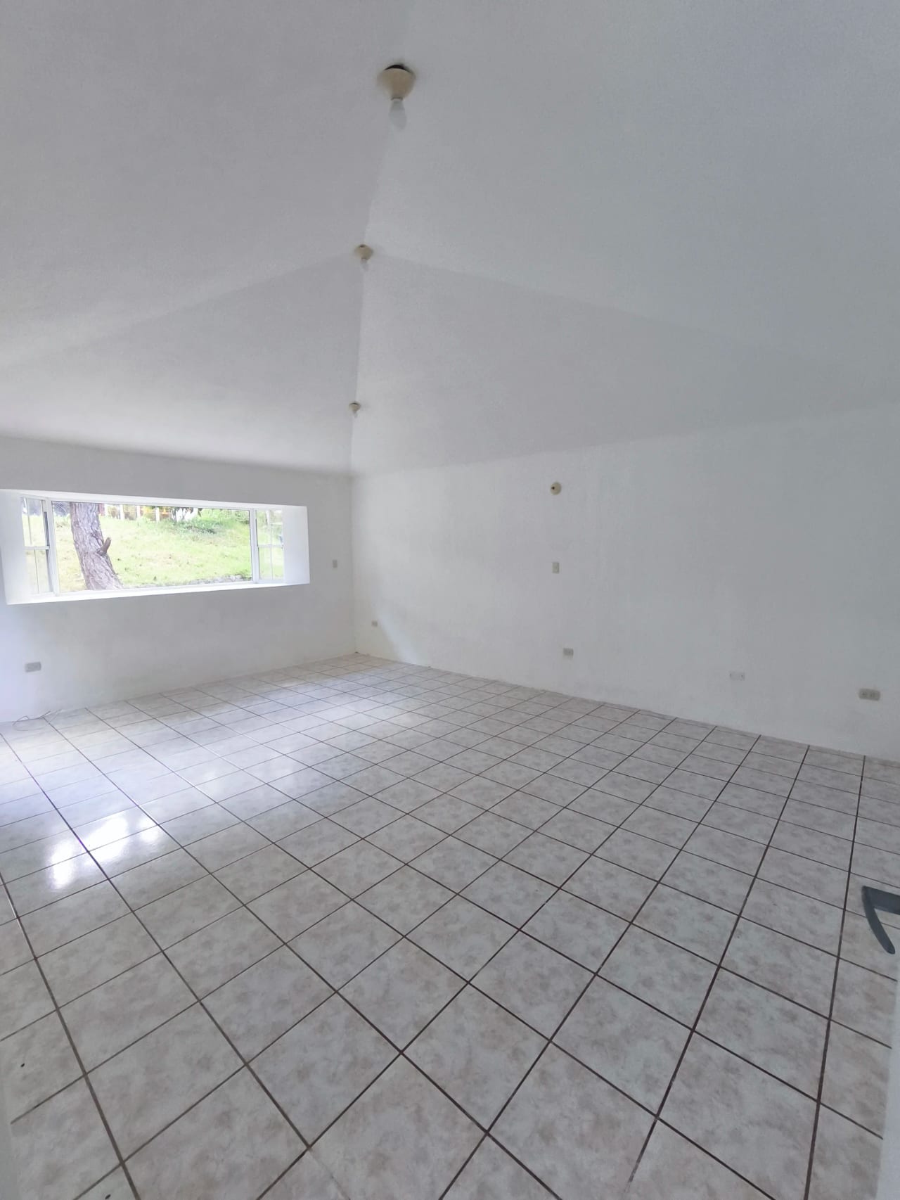 Hermosa Casa en Venta, Lomas de San Rafael, Km. 16.5 CAES — Casa en Venta en Lomas de San Rafael, Carretera a El Salvador, Guatemala, Ciudad — foto 7 de 12