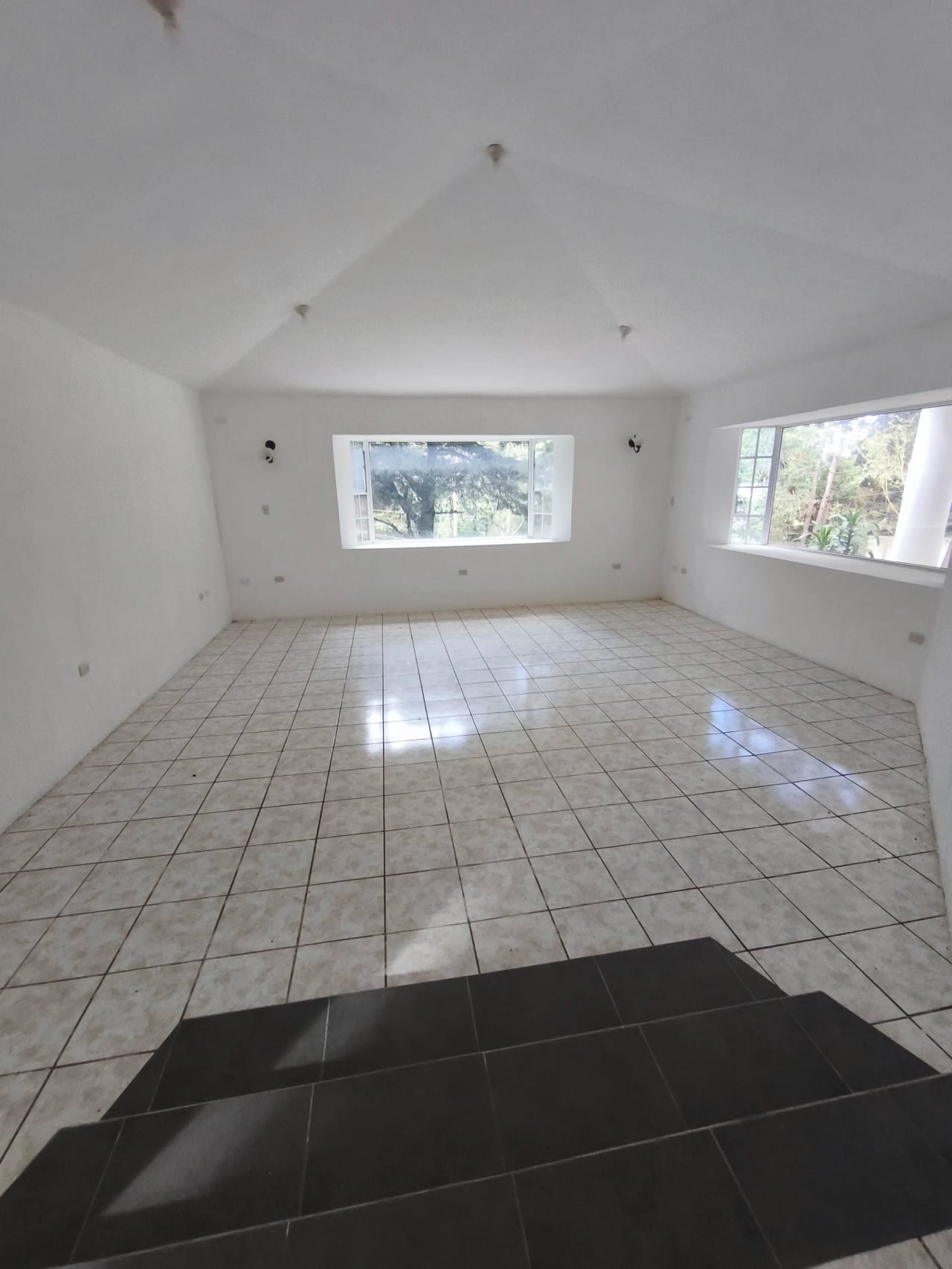 Hermosa Casa en Venta, Lomas de San Rafael, Km. 16.5 CAES — Casa en Venta en Lomas de San Rafael, Carretera a El Salvador, Guatemala, Ciudad — foto 8 de 12