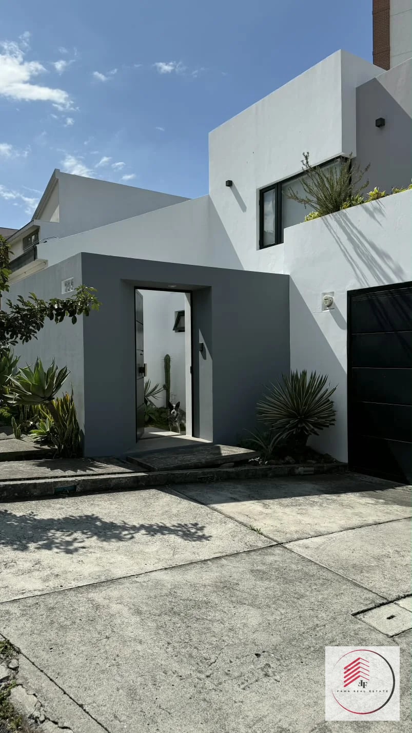 ALQUILER DE CASA EN ZONA 15 REMODELADA DE 268 M² ATRAS DE MULTIMEDICA DENTRO DE GARITA — Casa en Alquiler en Zona 15, Guatemala, Ciudad — foto 16 de 17