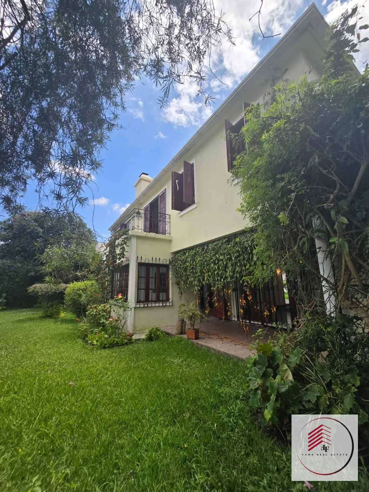 VENDO LINDA Y GRANDE CASA EN MANANTIALES CARRETERA A EL SALVADOR — Casa en Venta en San José Pinula, Guatemala, Ciudad — foto 6 de 17