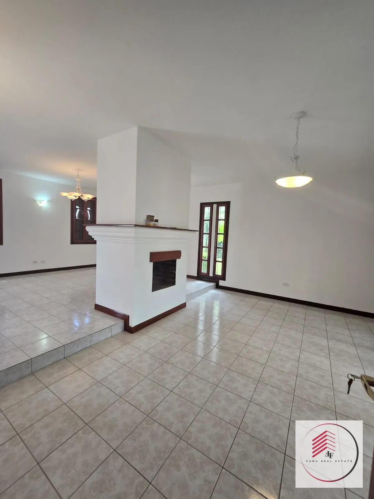 VENDO LINDA Y GRANDE CASA EN MANANTIALES CARRETERA A EL SALVADOR — Casa en Venta en San José Pinula, Guatemala, Ciudad — foto 7 de 17