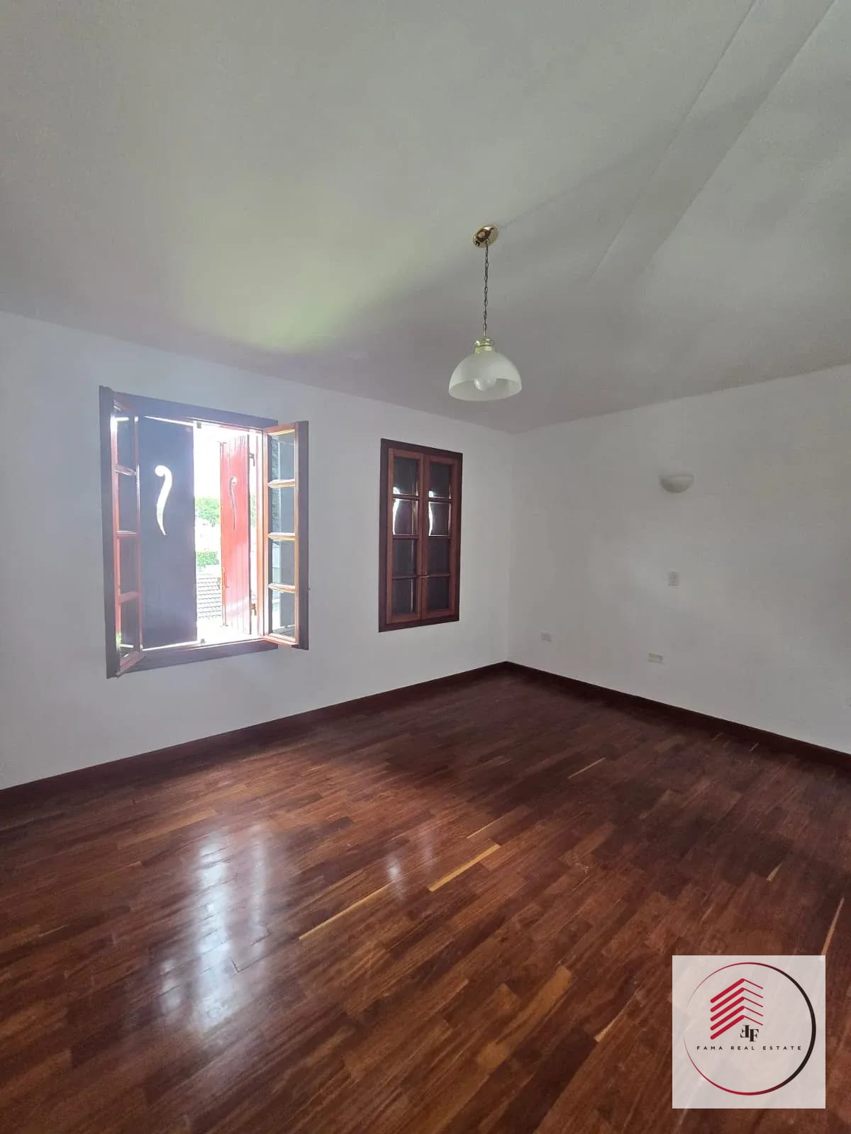 VENDO LINDA Y GRANDE CASA EN MANANTIALES CARRETERA A EL SALVADOR — Casa en Venta en San José Pinula, Guatemala, Ciudad — foto 9 de 17