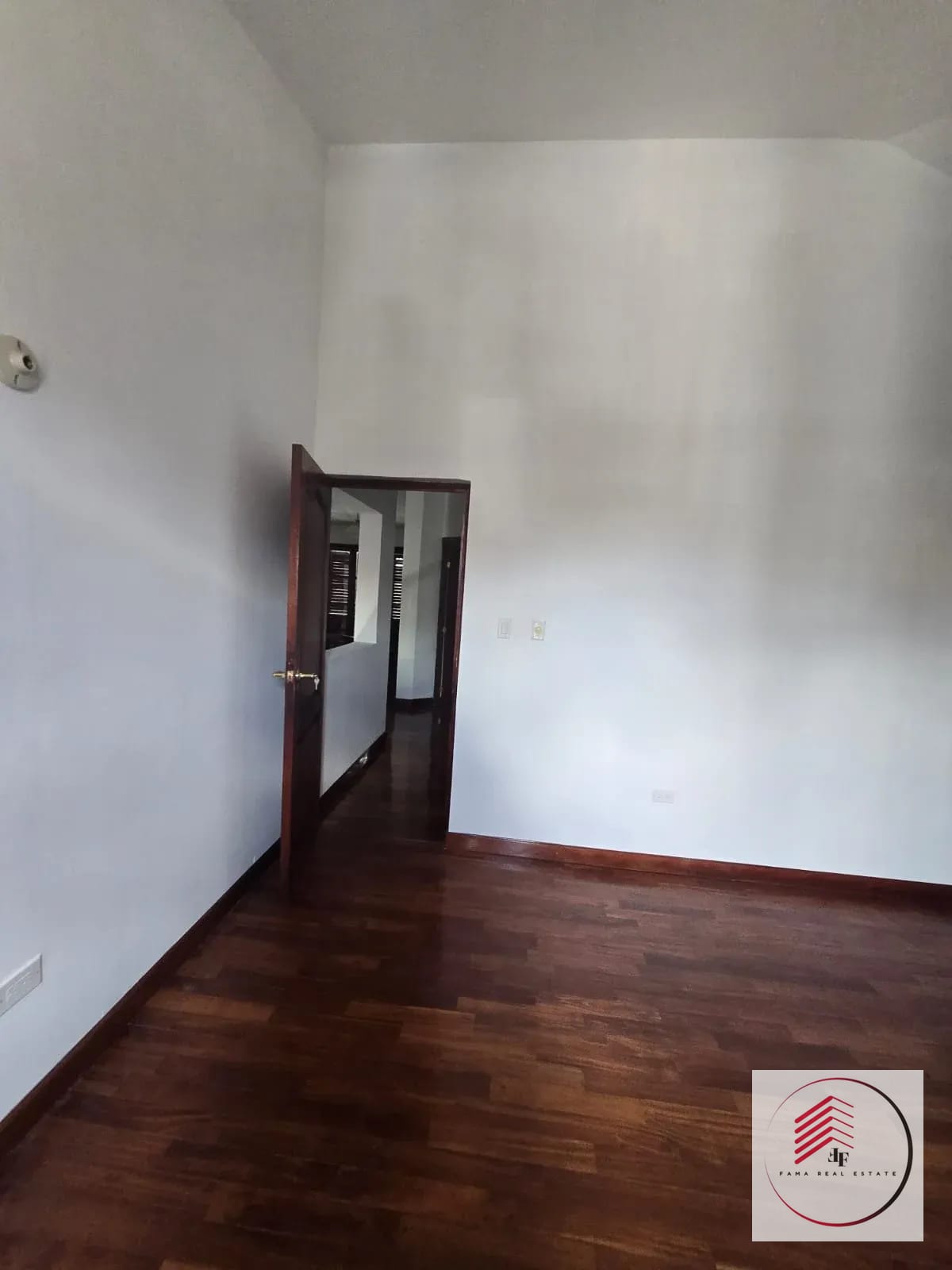 VENDO LINDA Y GRANDE CASA EN MANANTIALES CARRETERA A EL SALVADOR — Casa en Venta en San José Pinula, Guatemala, Ciudad — foto 17 de 17