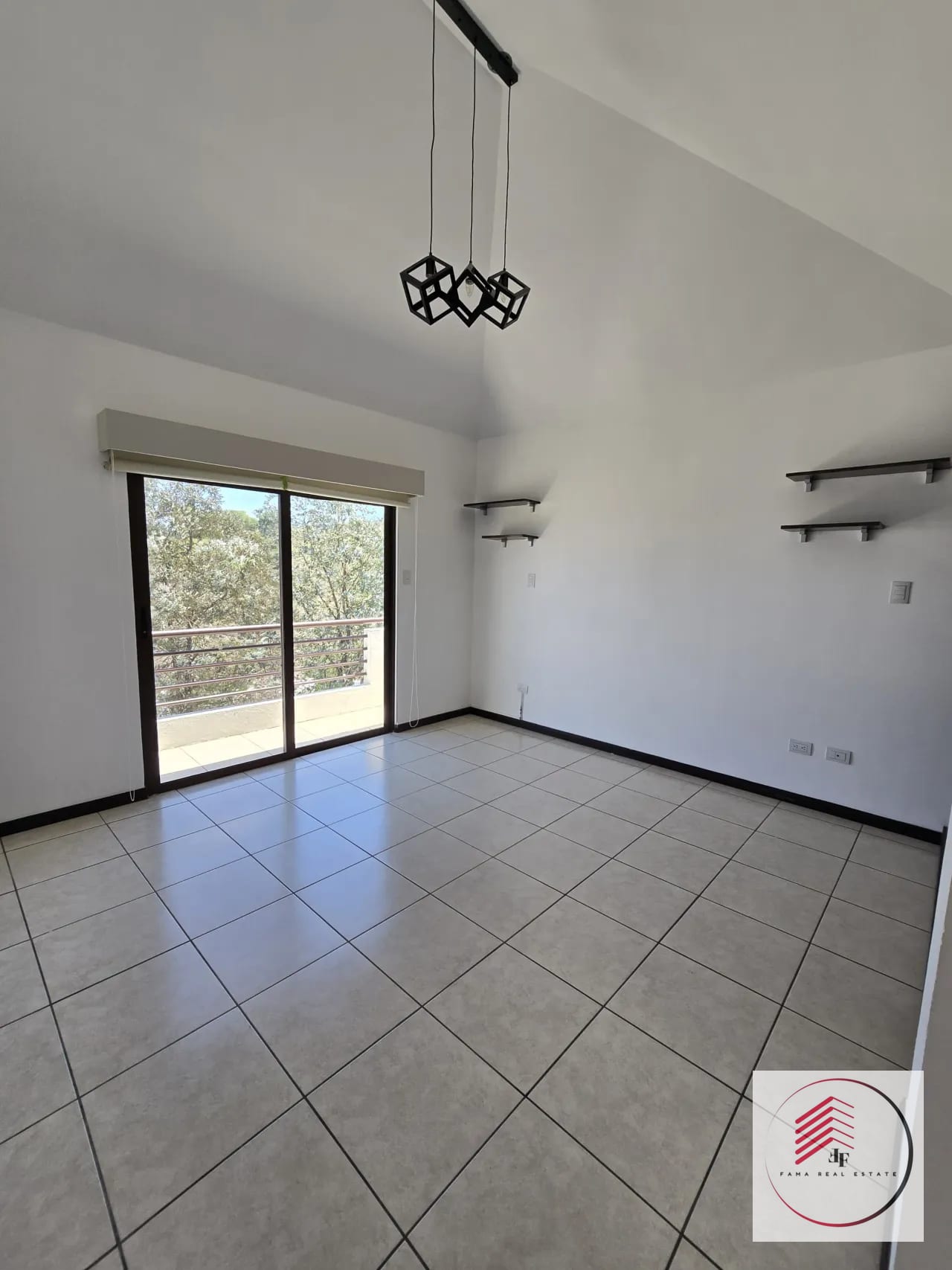 Venta de linda casa en Vistas de san Isidro Fase 1 zona 16 — Casa en Venta en San Isidro, Zona 16, Guatemala, Ciudad — foto 6 de 17