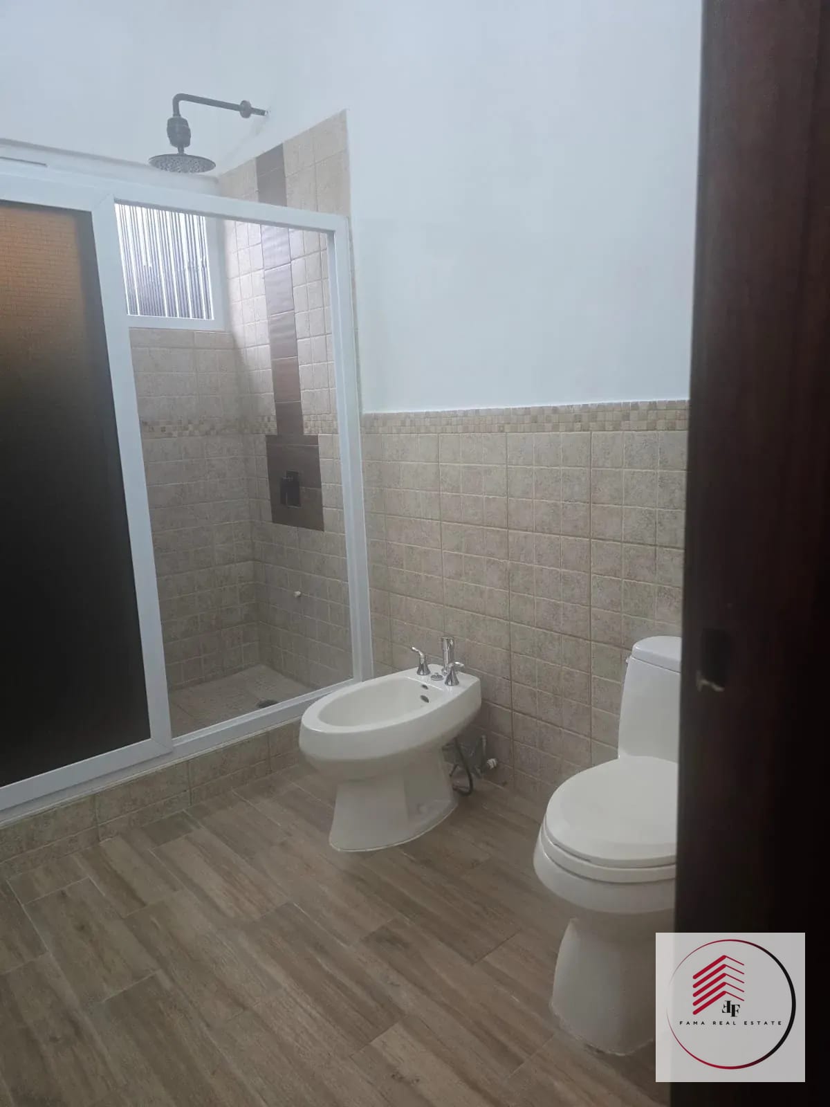 SE RENTA HERMOSA CASA EN ZONA 15 EL REFUGIO DENTRO DE GARITA (ATRAS DE MULTIMEDICA) — Casa en Alquiler en El Refugio, Zona 15, Guatemala, Ciudad — foto 4 de 14