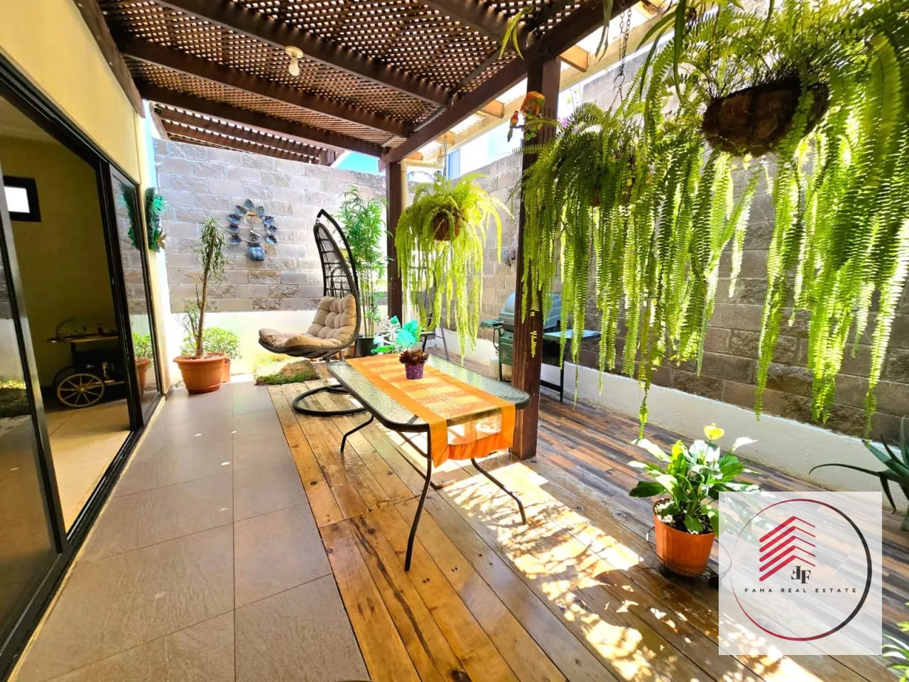 *Casa en Venta en Cumbres de la Arboleda CAES* — Casa en Venta en Cumbres de La Arboleda, Carretera a El Salvador, Guatemala, Ciudad — foto 2 de 4