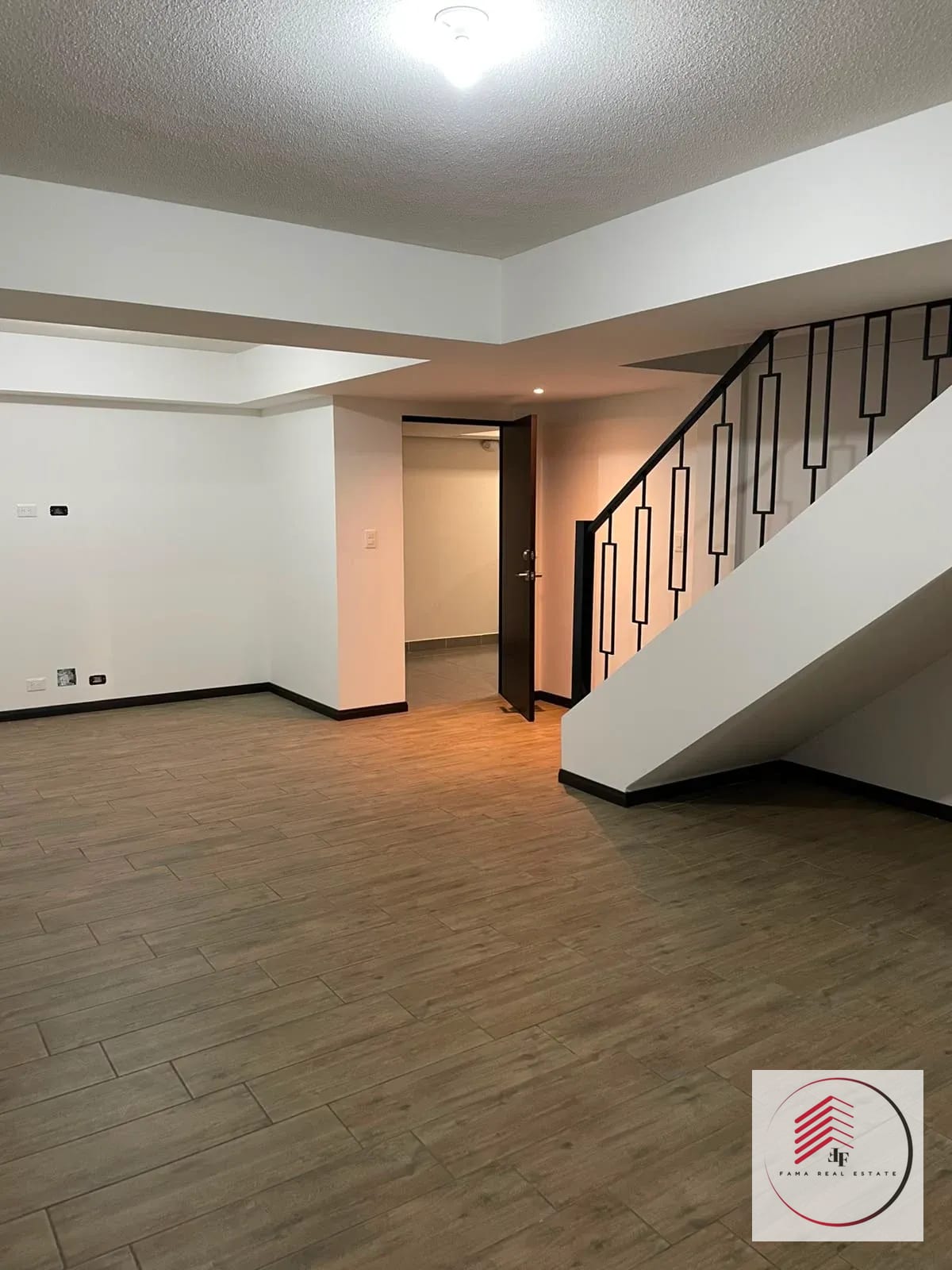 Vendo Casa Condado el Naranjo, Zona 4 Mixco — Casa en Venta en Condado Naranjo, Zona 4 Mixco, Guatemala, Ciudad — foto 2 de 11