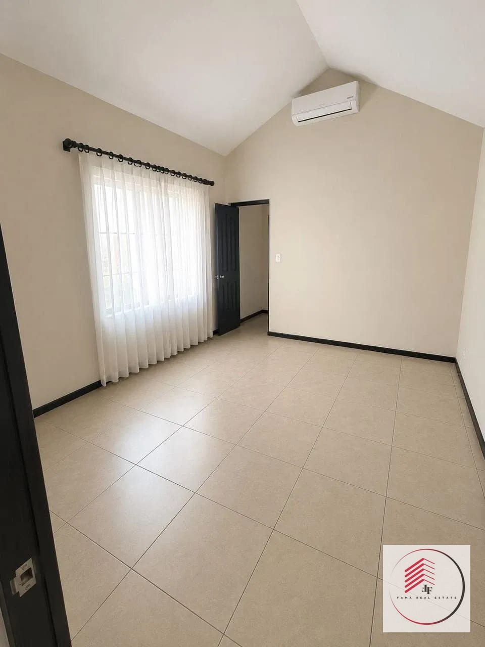 *rento Villa Serena, Condado el Naranjo, Zona 4 Mixco* — Casa en Alquiler en Zona 4 Mixco, Guatemala, Ciudad — foto 9 de 11
