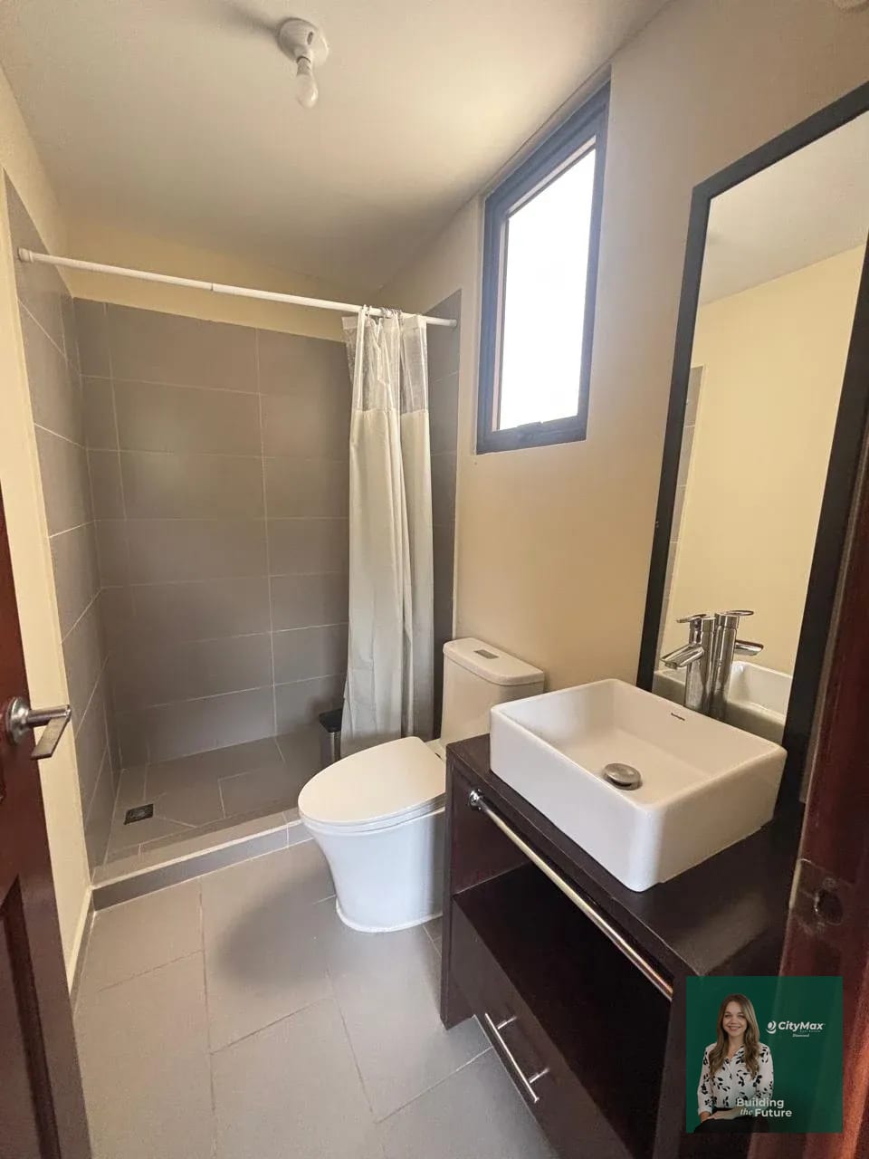 Hermosa casa en venta en Carretera a El Salvador Km 18.5 — Casa en Venta en Santuaria Muxbal, Muxbal, Guatemala, Ciudad — foto 3 de 17