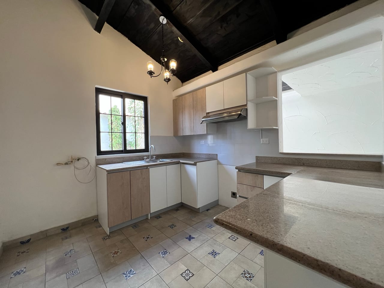 Alquiler casa de 1 Nivel y 4 Dormitorios | Terravista Km 16.5 Carr. Olmeca — Casa en Alquiler en Terravista, Carretera a El Salvador, Guatemala, Ciudad — foto 3 de 16
