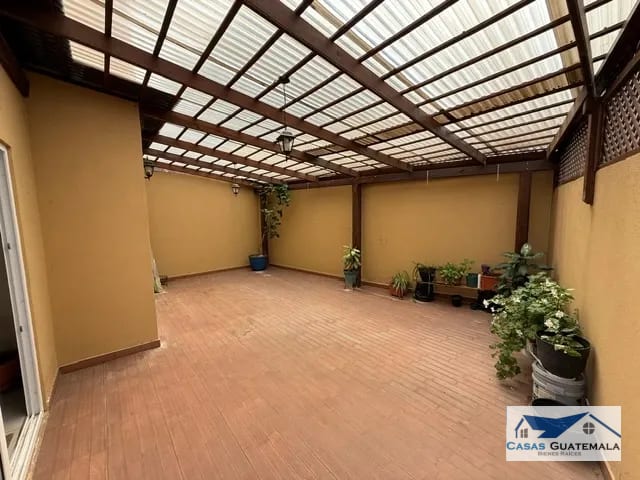CASA EN VENTA EN CUMBRES DE LA ARBOLEDA Km 21 CAES — Casa en Venta en Cumbres de La Arboleda, Carretera a El Salvador, Guatemala, Ciudad — foto 9 de 17
