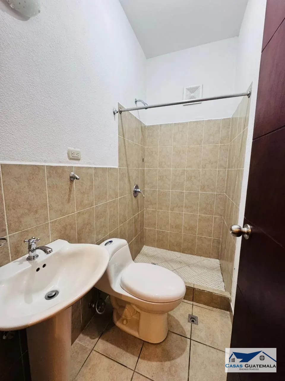 Casa en Venta km. 16.5 Carr. al Salvador Ingreso Olmeca — Casa en Venta en Bosques de Arrazola, Carretera a El Salvador, Guatemala, Ciudad — foto 12 de 17