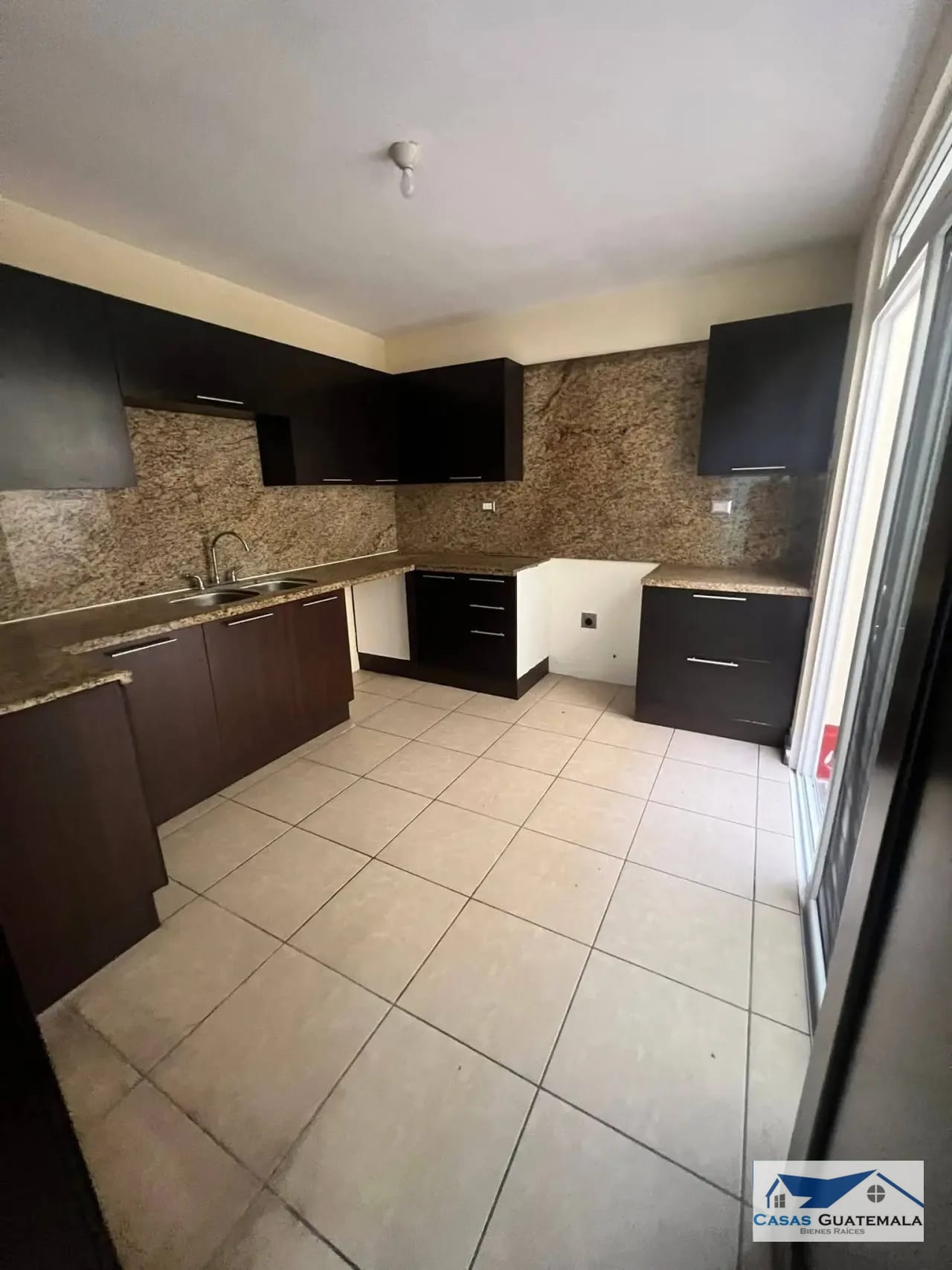 Casa en Zona 16 San Isidro — Casa en Venta en Zona 16, Guatemala, Ciudad — foto 2 de 15
