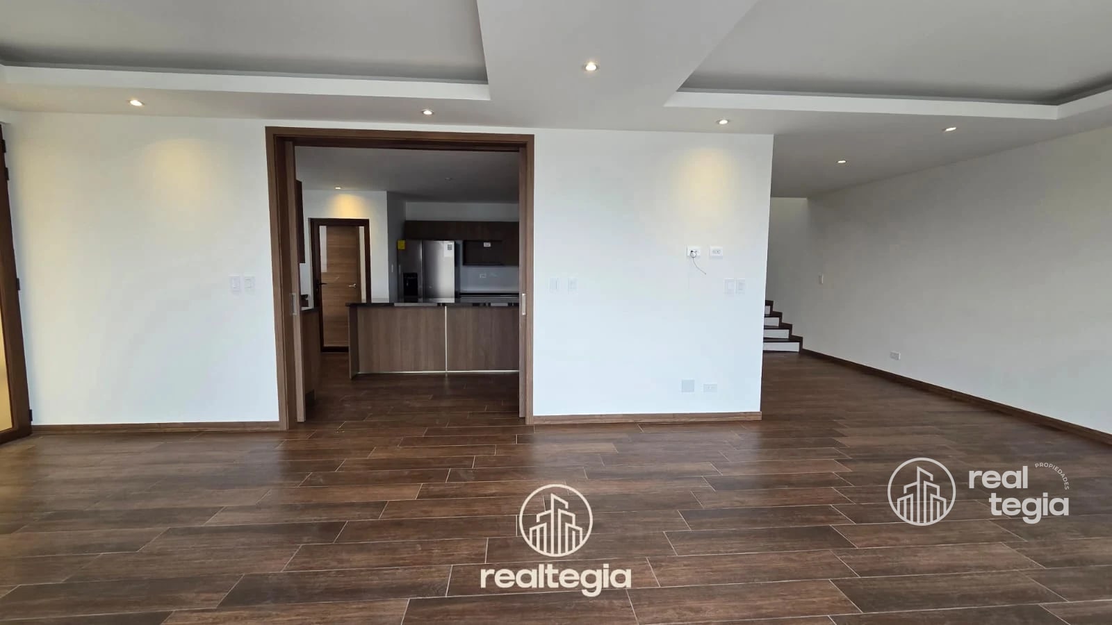 CASAS ALTOS DE LOMAS DE SAN ISIDRO ZONA 16 — Casa en Venta en Zona 16, Guatemala, Ciudad — foto 2 de 17