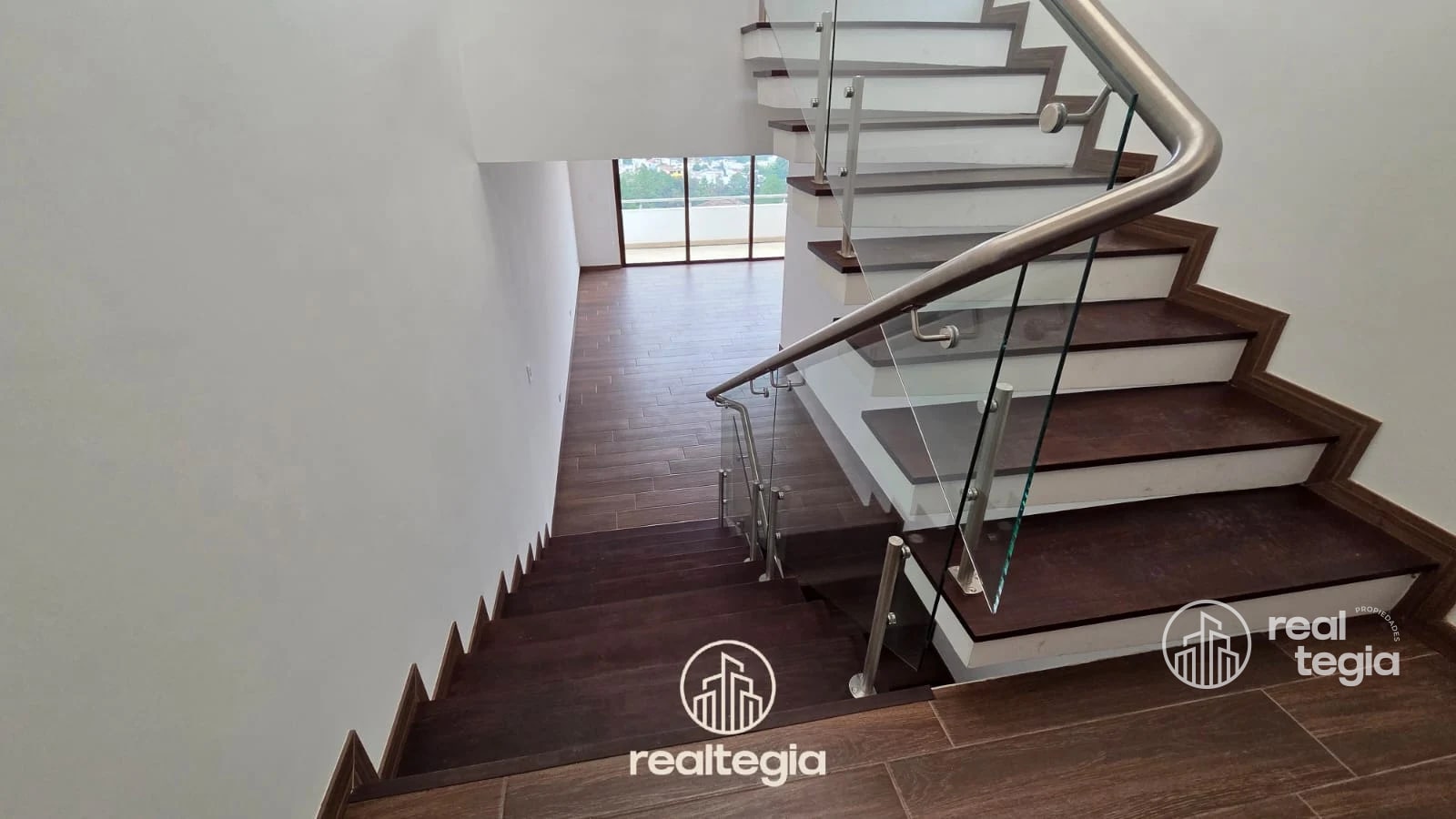 CASAS ALTOS DE LOMAS DE SAN ISIDRO ZONA 16 — Casa en Venta en Zona 16, Guatemala, Ciudad — foto 7 de 17