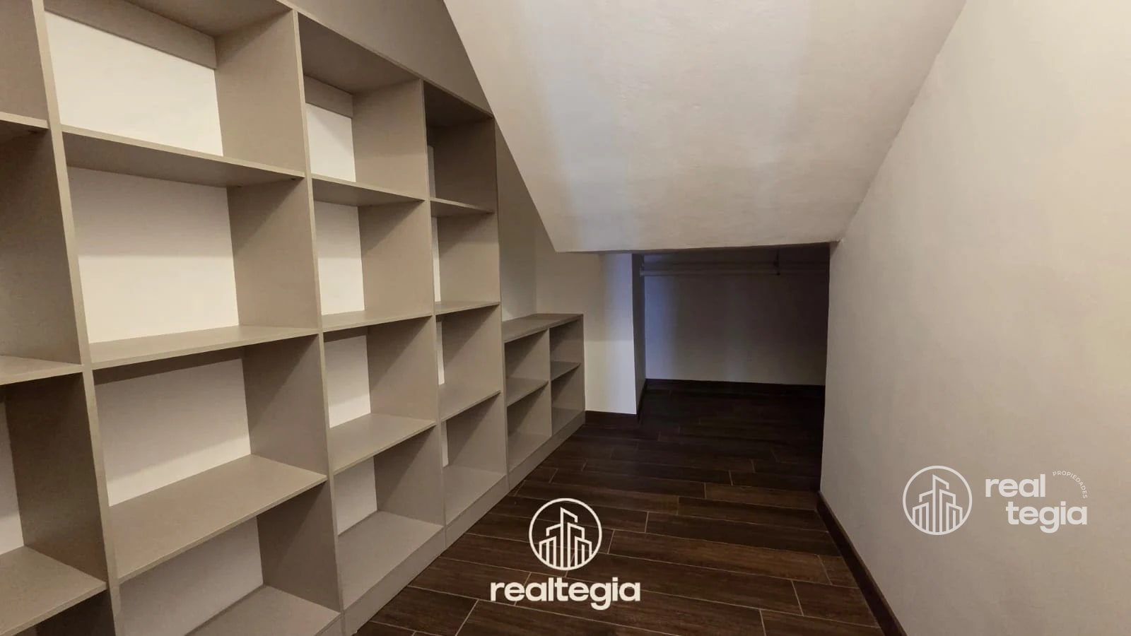 CASAS ALTOS DE LOMAS DE SAN ISIDRO ZONA 16 — Casa en Venta en Zona 16, Guatemala, Ciudad — foto 11 de 17