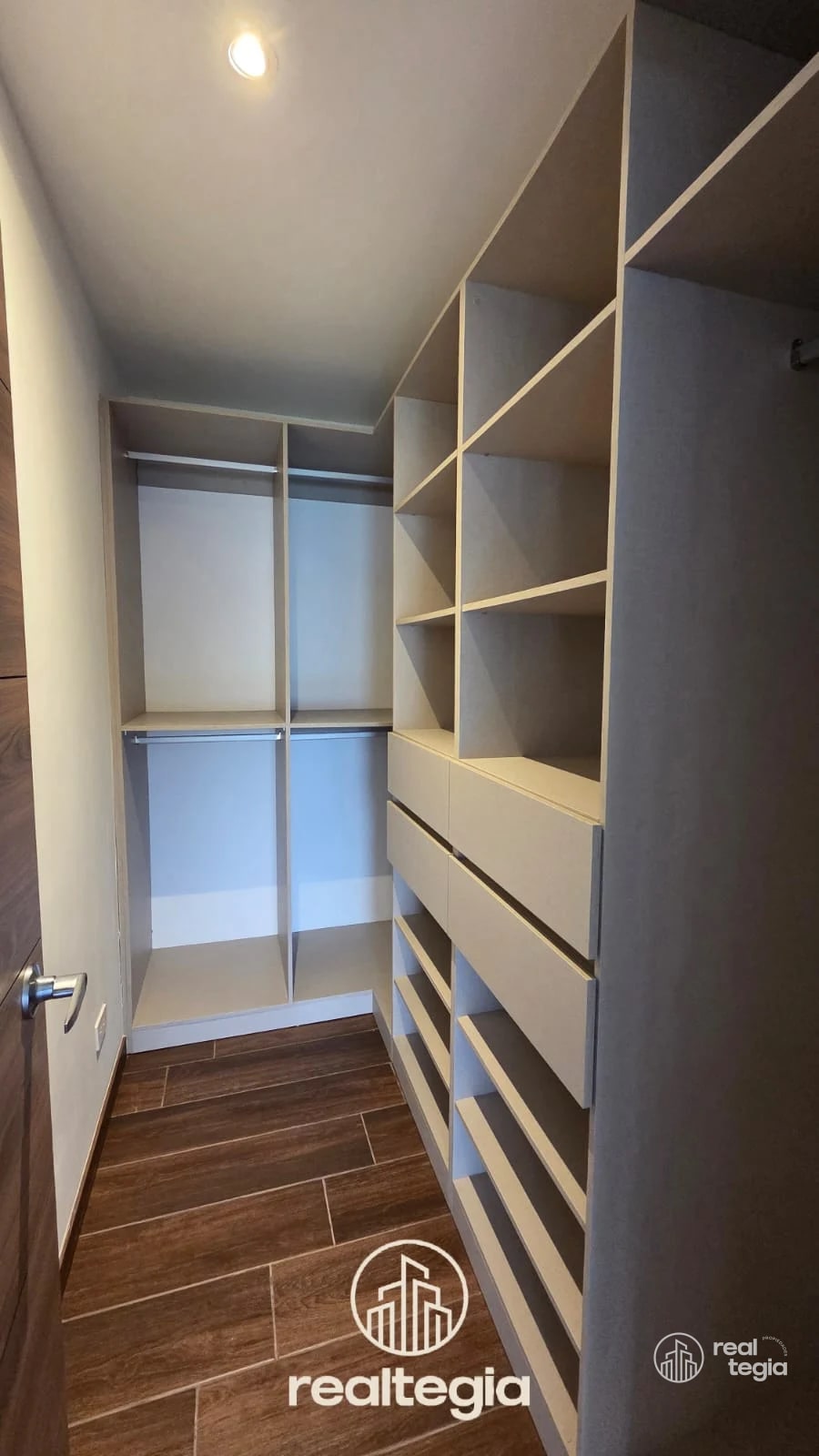CASAS ALTOS DE LOMAS DE SAN ISIDRO ZONA 16 — Casa en Venta en Zona 16, Guatemala, Ciudad — foto 13 de 17