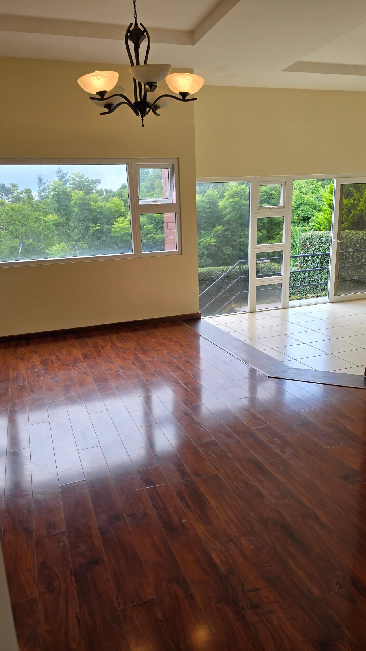 Amplia casa en alquiler cerca de Unis, Km 20.5 Carretera a Fraijanes — Casa en Alquiler en km 16-20, Carretera a El Salvador, Guatemala, Ciudad — foto 2 de 8