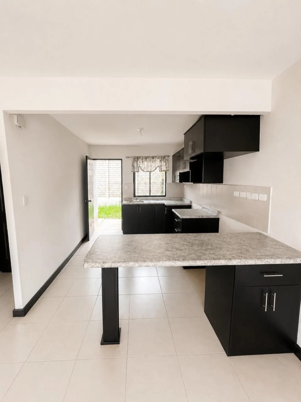 Casa en Venta Km 24.5 Carr. a Lo de Diéguez cod.CC36549 (copia) — Casa en Venta en Carretera a El Salvador, Guatemala, Ciudad — foto 1 de 14