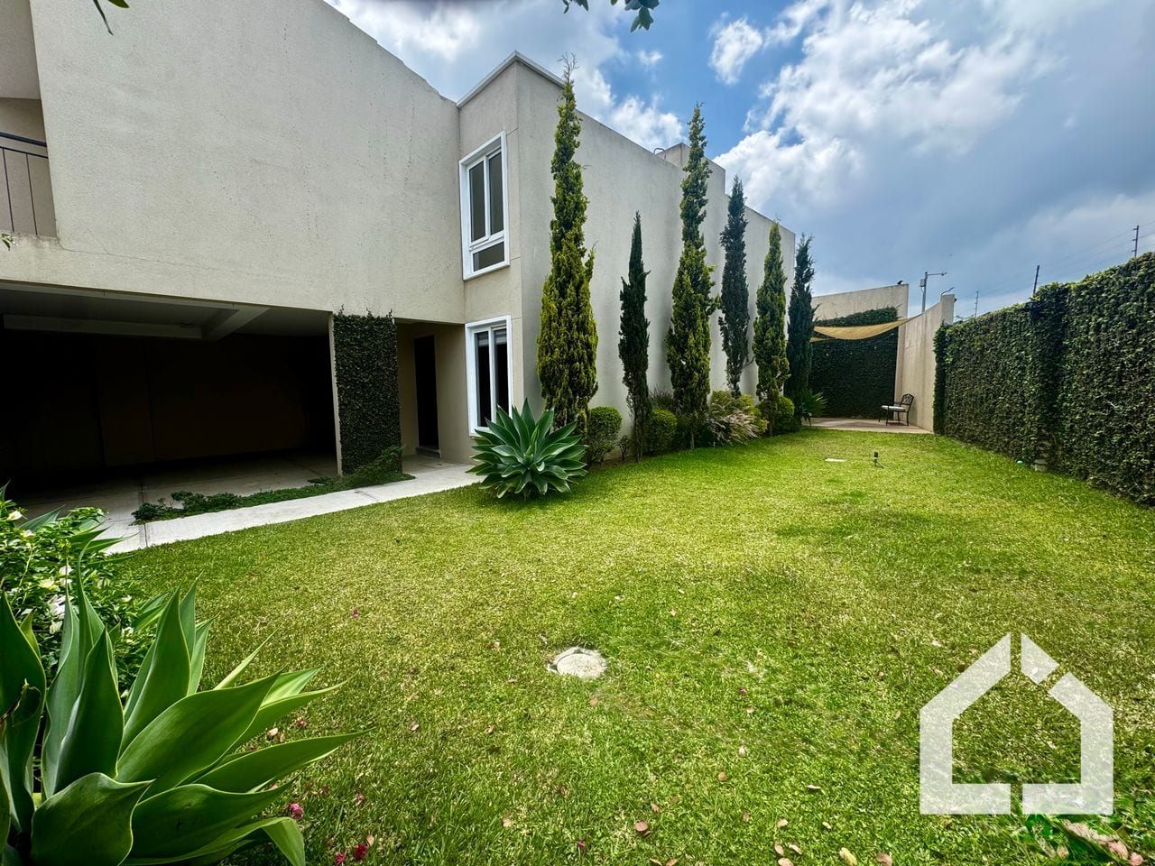 Casa de esquina en venta en Cumbres de la Arboleda — Casa en Venta en Cumbres de La Arboleda, Carretera a El Salvador, Guatemala, Ciudad — foto 1 de 16