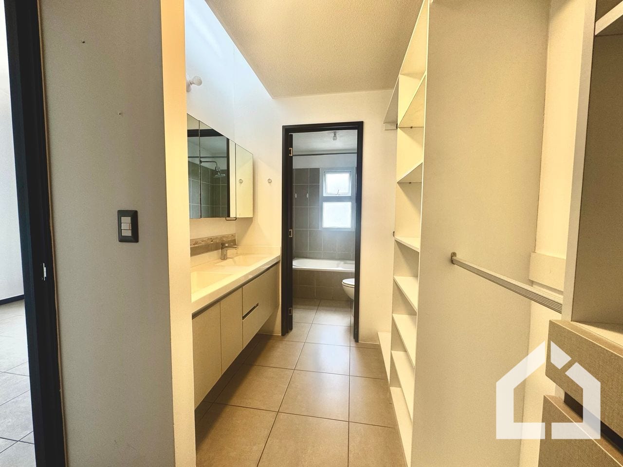 Casa de esquina en venta en Cumbres de la Arboleda — Casa en Venta en Cumbres de La Arboleda, Carretera a El Salvador, Guatemala, Ciudad — foto 13 de 16