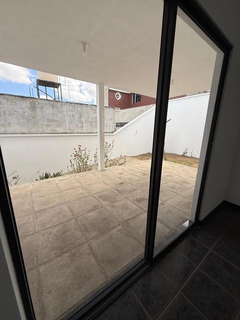 Casa recién remodelada en San Cristóbal — Casa en Venta en Pinares de San Cristobal, Zona 8 Mixco, Guatemala, Ciudad — foto 4 de 17
