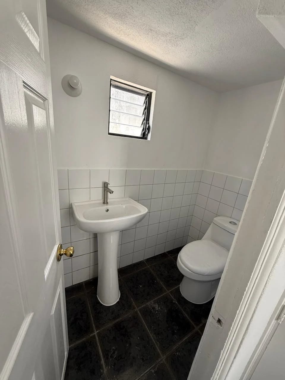 Casa recién remodelada en San Cristóbal — Casa en Venta en Pinares de San Cristobal, Zona 8 Mixco, Guatemala, Ciudad — foto 16 de 17