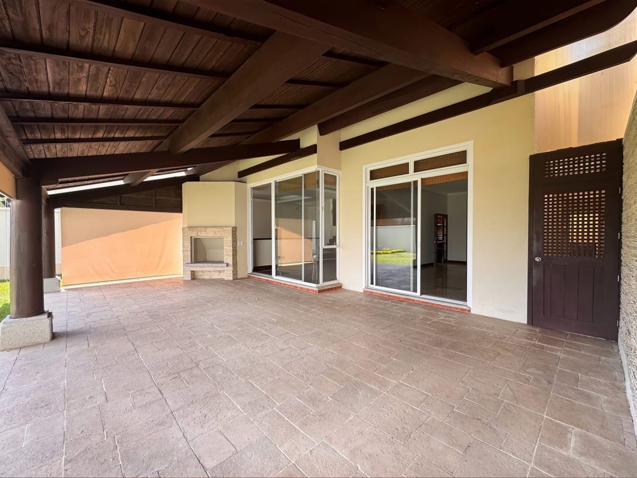 Casa en Venta frente Área verde - Portal de Bosque km 23 — Casa en Venta en Portal del Bosque, Carretera a El Salvador, Guatemala, Ciudad — foto 7 de 13