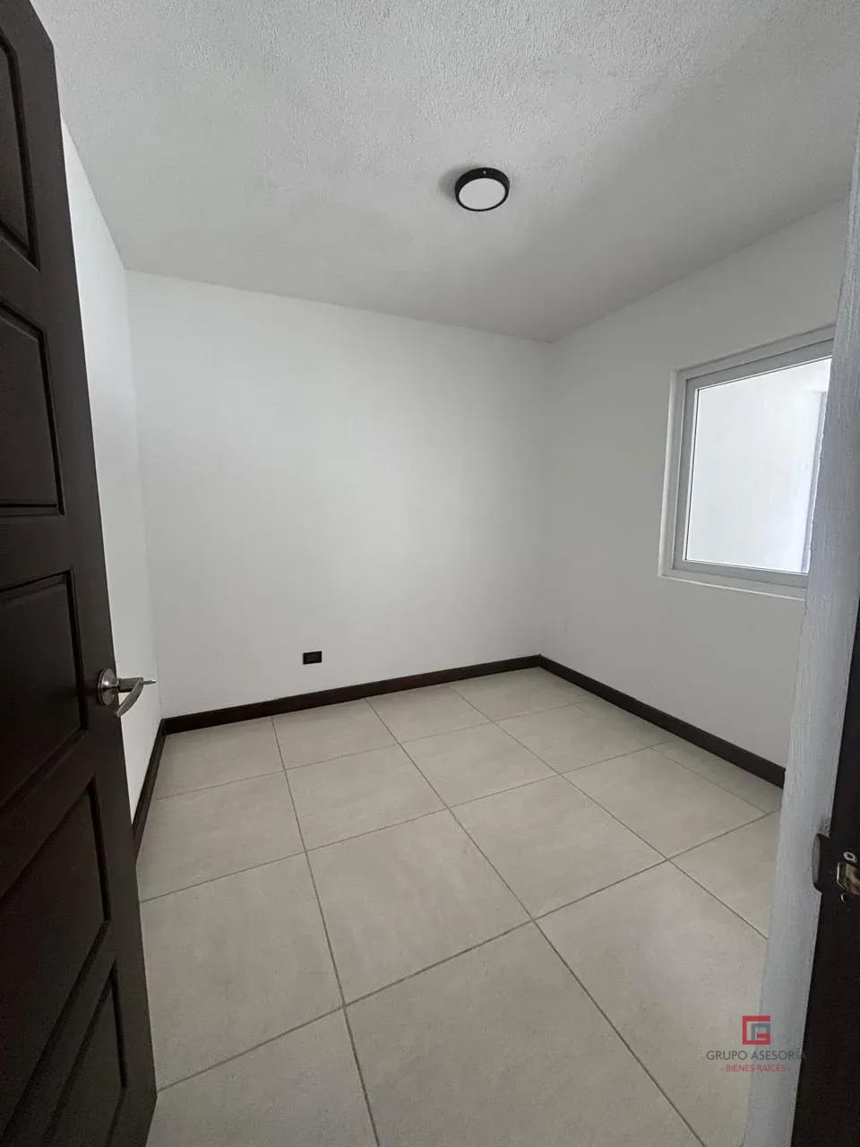 Moderna casa en venta en Residenciales San José Km 22.2 CAES — Casa en Venta en Fraijanes, Carretera a El Salvador, Guatemala, Ciudad — foto 4 de 9