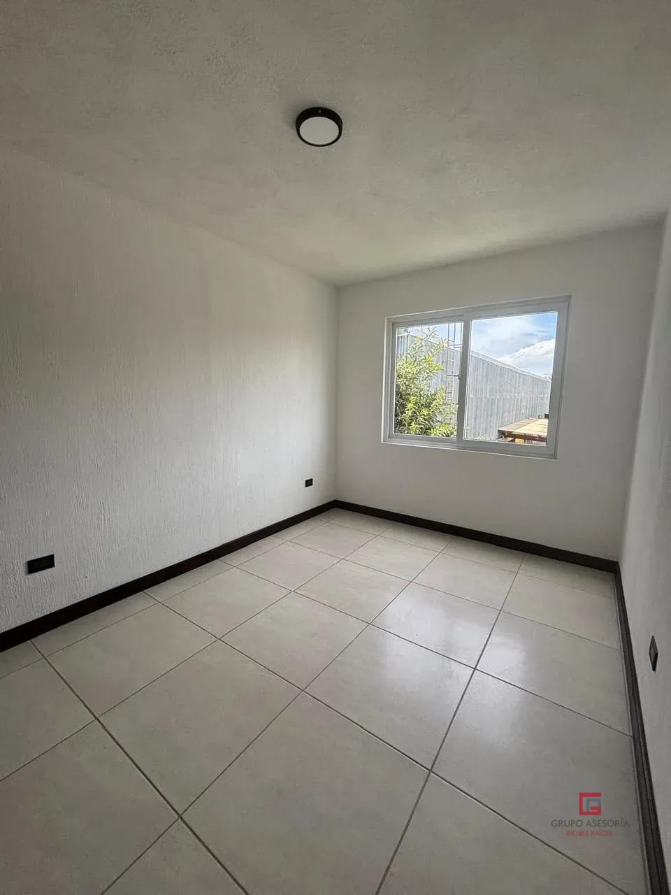 Moderna casa en venta en Residenciales San José Km 22.2 CAES — Casa en Venta en Fraijanes, Carretera a El Salvador, Guatemala, Ciudad — foto 6 de 9