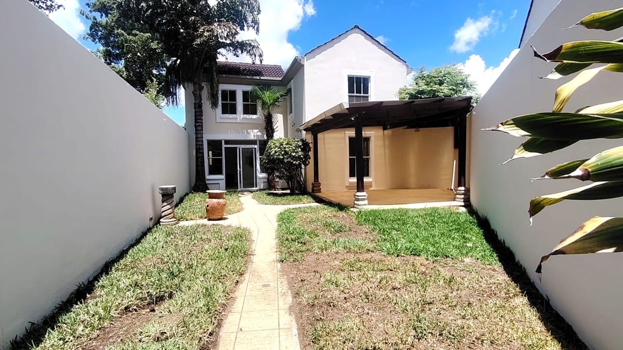 Casa en Renta Tipo Victoria Condadi Naranjo â Casa en Alquiler en Condado Naranjo, Zona 4 Mixco, Guatemala, Ciudad â foto 1 de 16