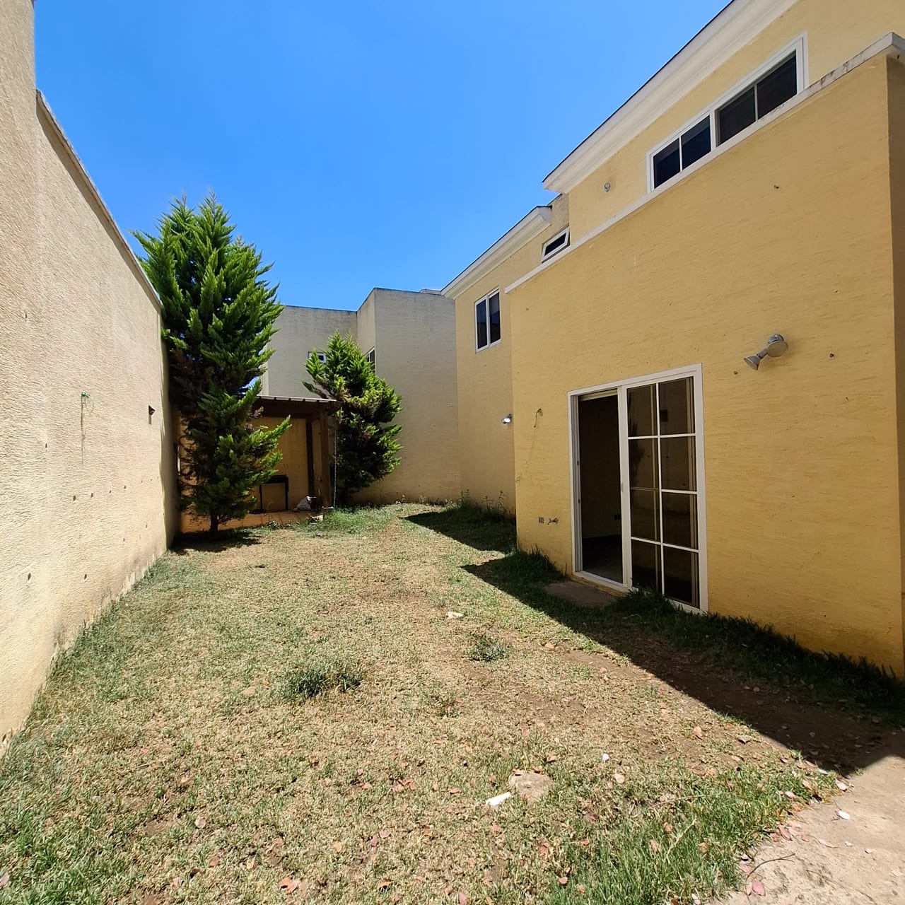 En venta casa de 4 habitaciones en Cañadas del Encinal — Casa en Venta en Zona 7 Mixco, Guatemala, Ciudad — foto 7 de 17