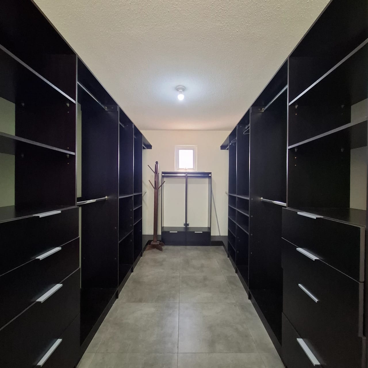 En venta casa de 4 habitaciones en Cañadas del Encinal — Casa en Venta en Zona 7 Mixco, Guatemala, Ciudad — foto 11 de 17