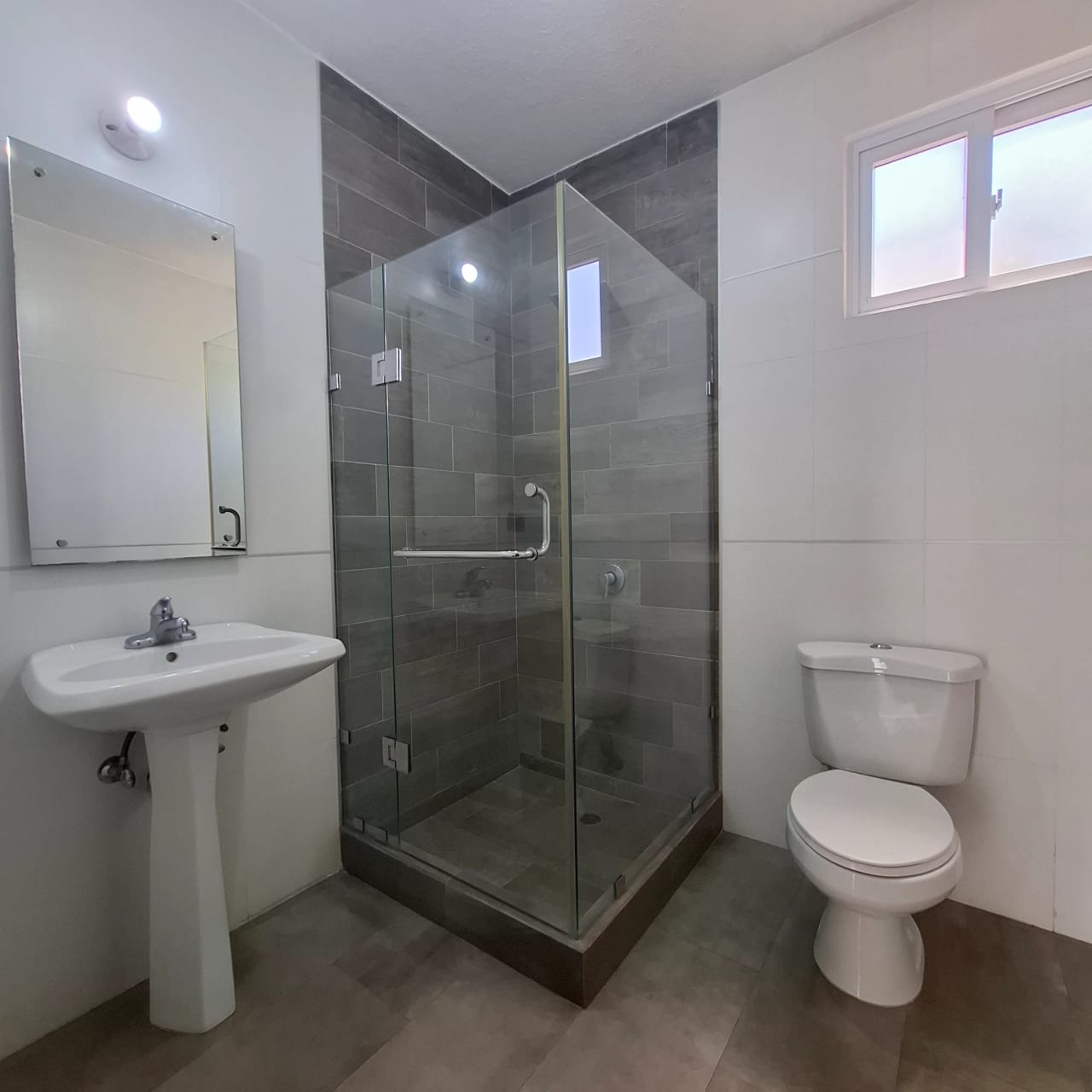 En venta casa de 4 habitaciones en Cañadas del Encinal — Casa en Venta en Zona 7 Mixco, Guatemala, Ciudad — foto 13 de 17
