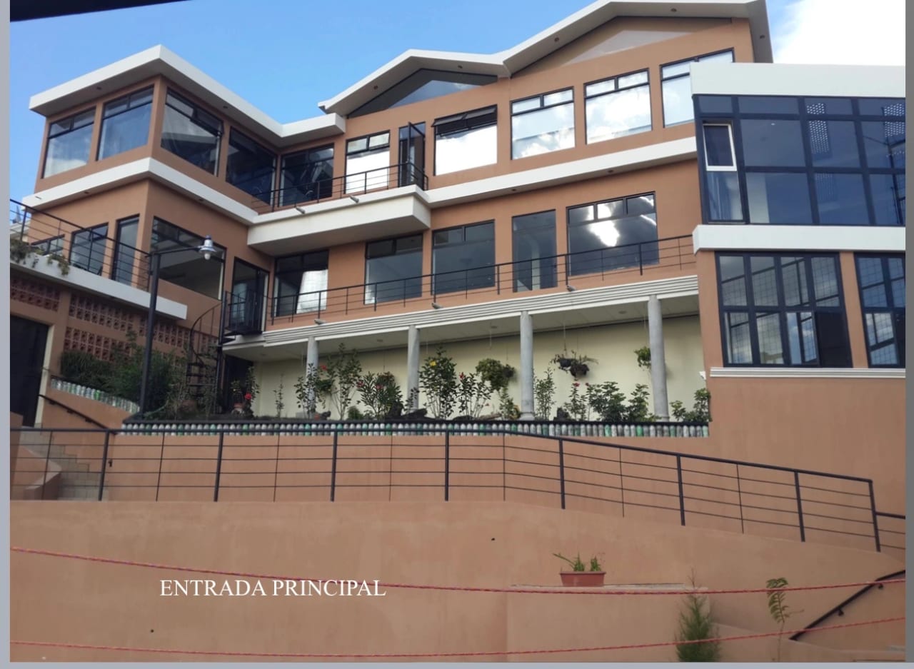 ESPECTACULAR CASA, SUPER AMPLIA — Casa en Venta en Bellas Luces, Santa Catarina Pinula, Guatemala, Ciudad — foto 2 de 6