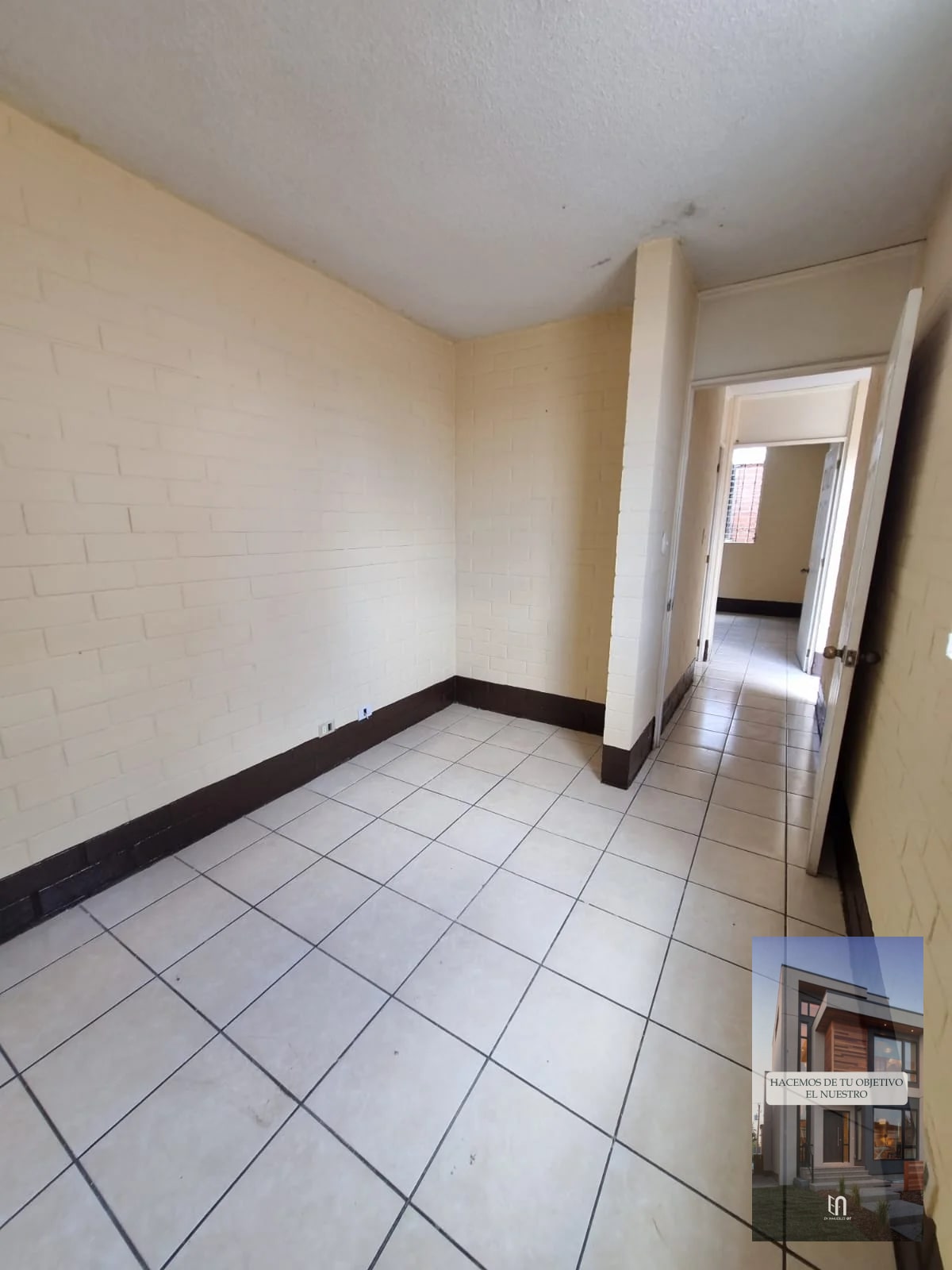 VENDO CASA DE 1 NIVEL EN LOS OLIVOS ZONA 18 - 9
