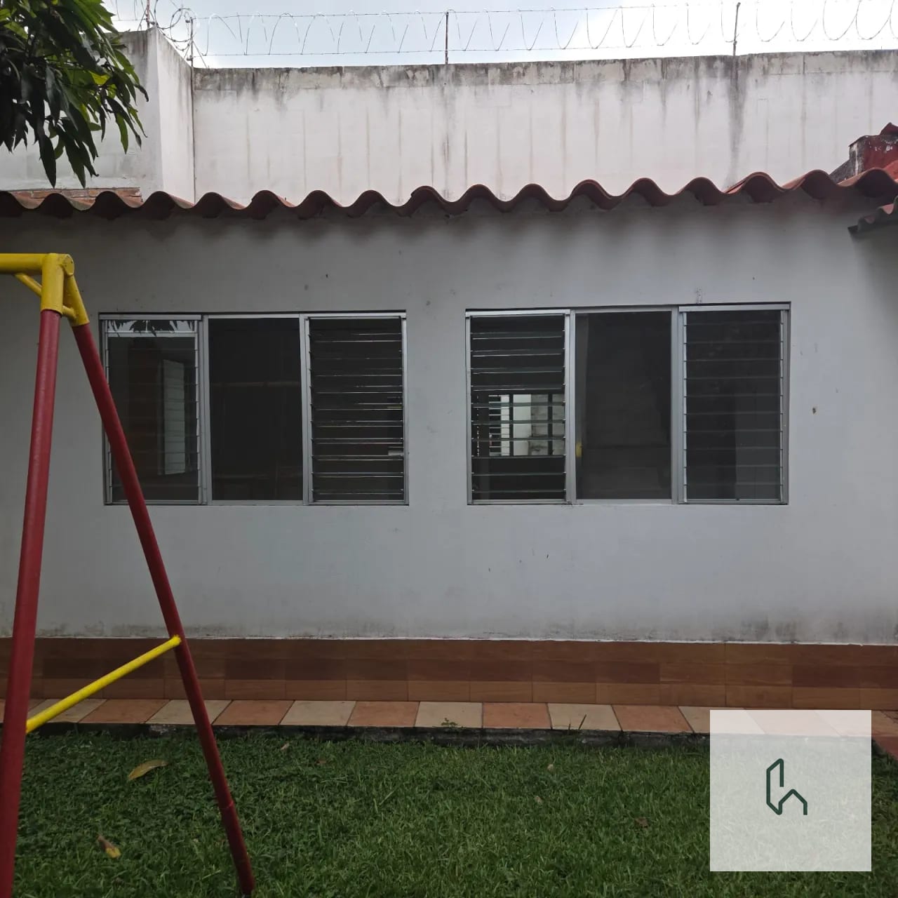 AMPLIA CASA EN RENTA EN ZONA 10 — Casa en Alquiler en Zona 10, Guatemala, Ciudad — foto 2 de 16