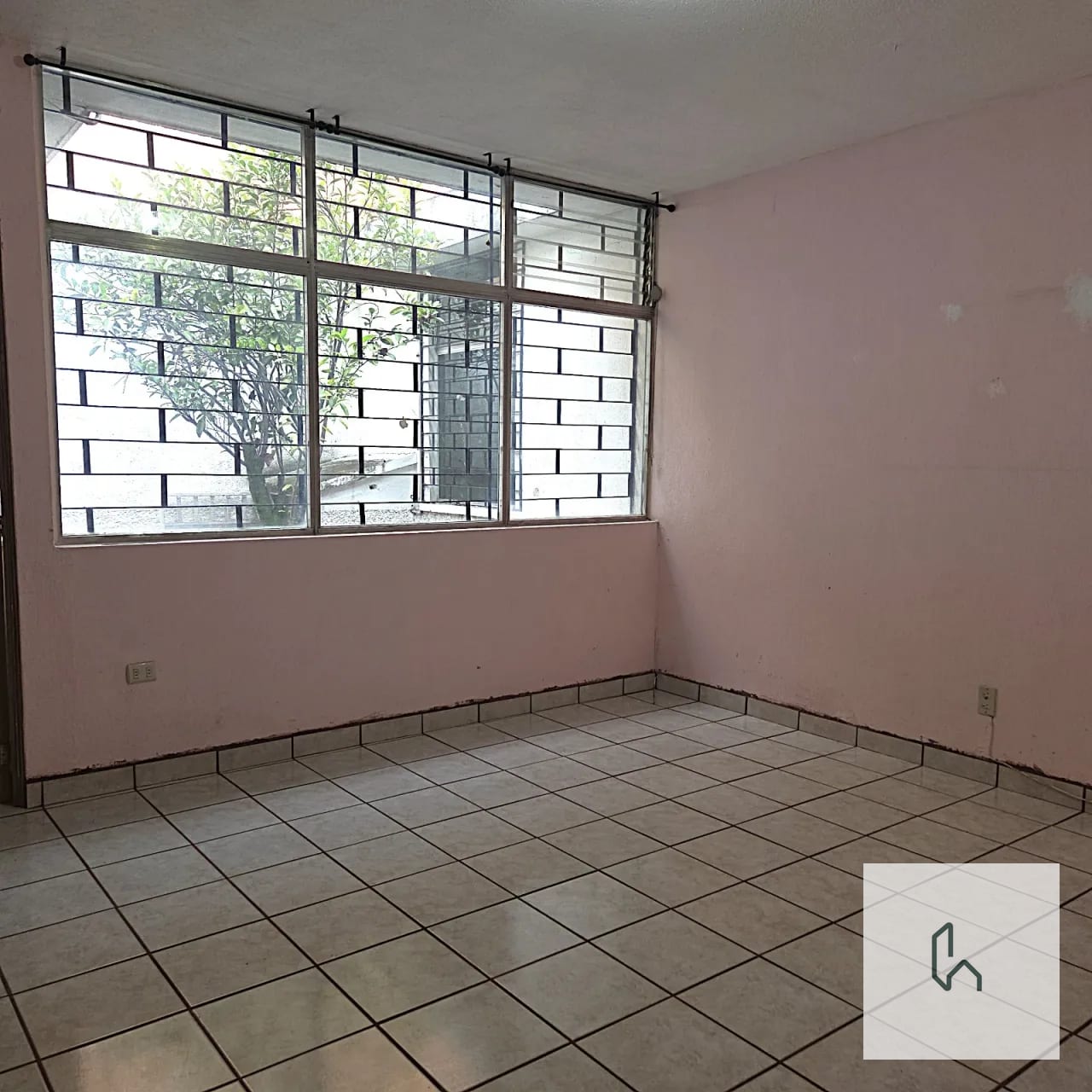 AMPLIA CASA EN RENTA EN ZONA 10 — Casa en Alquiler en Zona 10, Guatemala, Ciudad — foto 15 de 16