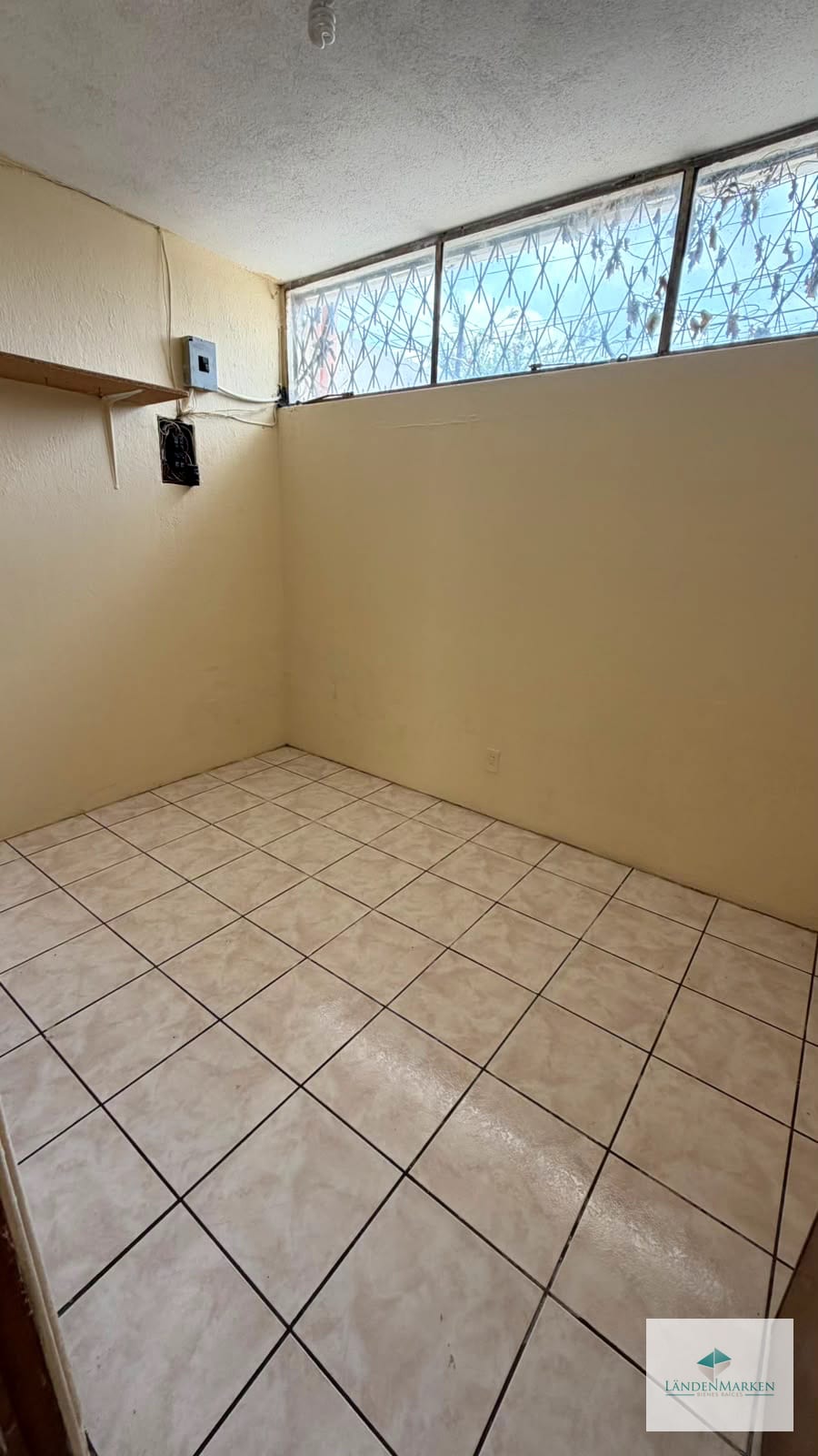 CASA FUERA DE GARITA PARA OFICINAS O VIVIENDA FAMILIAR EN ZONA 7 TIKAL 1 — Casa en Alquiler en Tikal I, Zona 7, Guatemala, Ciudad — foto 7 de 17