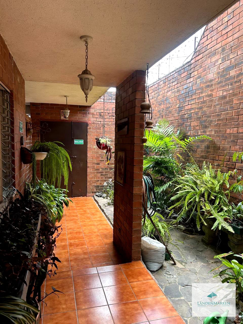 Venta de Amplia Casa de 6 Habitaciones en San Cristobal Sector B7 — Casa en Venta en Zona 8 Mixco, Guatemala, Ciudad — foto 8 de 15