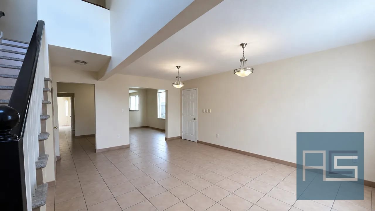 Hermosa Casa en Venta - San Agustín, El Naranjo Zona 4 de Mixco — Casa en Venta en Condado Naranjo, Zona 4 Mixco, Guatemala, Ciudad — foto 1 de 17