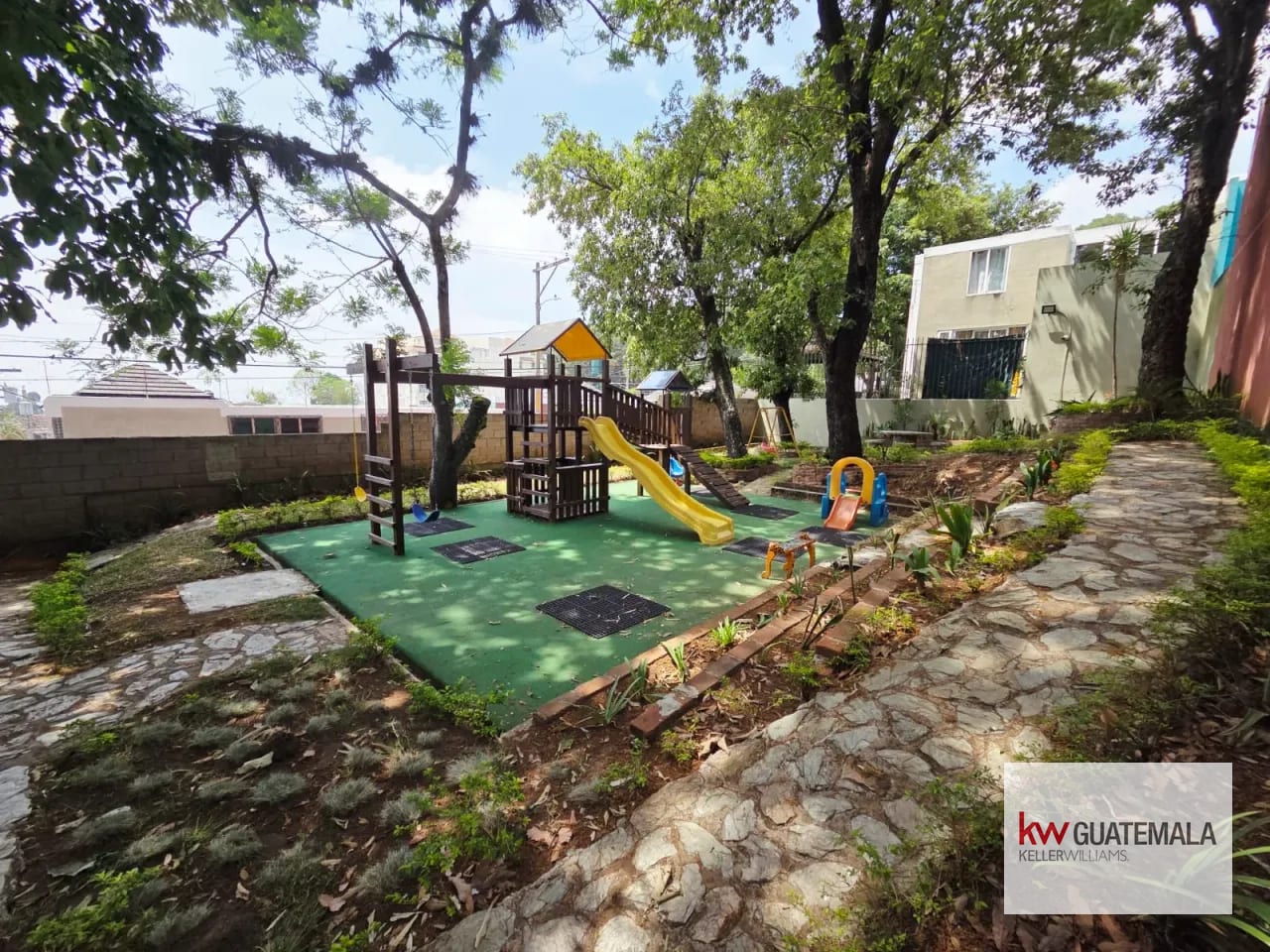 VENTA DE CASA EN RESIDENCIAL SUIZA 3 EL ENCINAL — Casa en Venta en El Encinal, Zona 7 Mixco, Guatemala, Ciudad — foto 14 de 15
