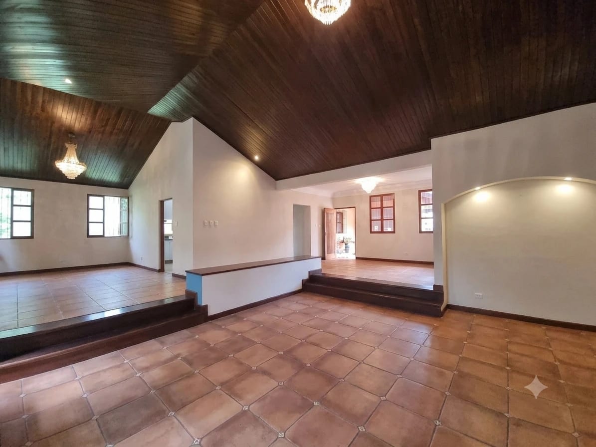 Casa en Venta en Antigua Guatemala — Casa en Venta en Dentro del Casco, Antigua, Sacatepéquez — foto 2 de 11