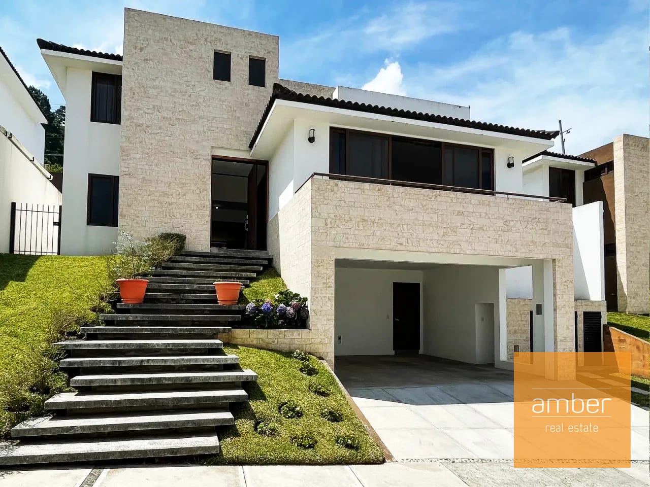 Casa en Lomas de San Isidro, zona 16 (copia) — Casa en Alquiler en Lomas de San Isidro, Zona 16, Guatemala, Ciudad — foto 1 de 11