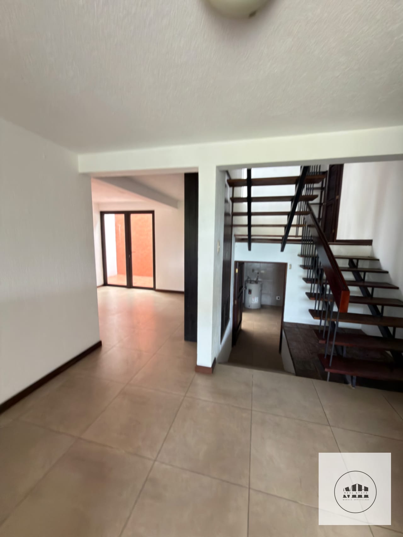Bellisima casa en renta zona 10 — Casa en Alquiler en Zona 10, Guatemala, Ciudad — foto 8 de 17