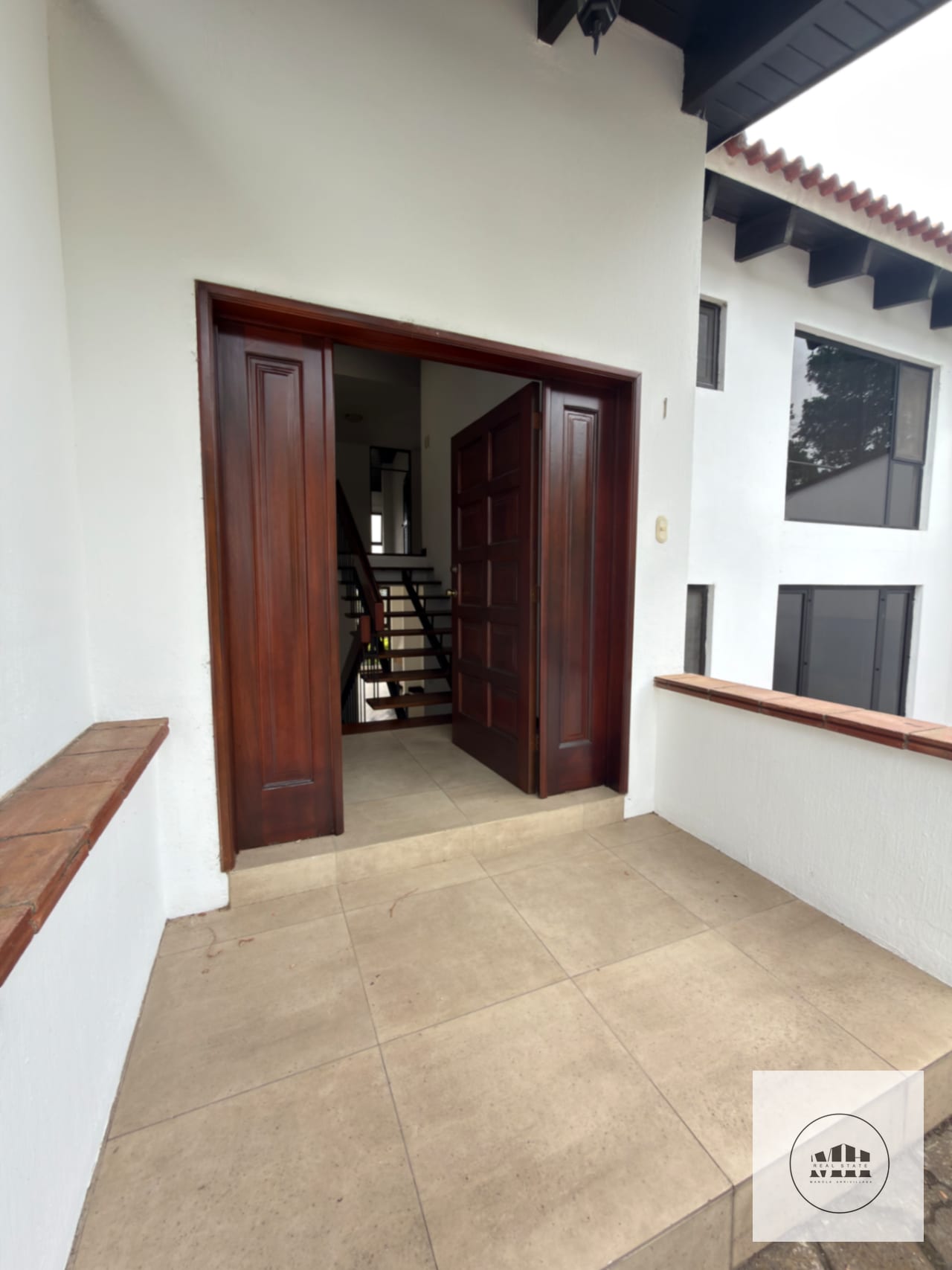 Bellisima casa en renta zona 10 — Casa en Alquiler en Zona 10, Guatemala, Ciudad — foto 10 de 17